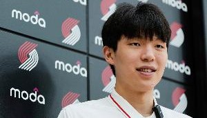 开云官网-开拓者队记：杨瀚森一上来就送出漂亮的助攻 赏心悦目！