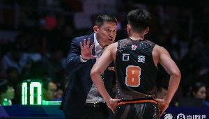 媒体人：清华关键时刻打法略显单一 石奎or隰泰诚发挥受限就危矣