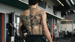 kaiyun-穿着保护靴！塔图姆晒康复训练照：继续坚持下去