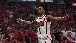 苏利文：阿门就像国际象棋的皇后 他打哪个位置都能影响比赛